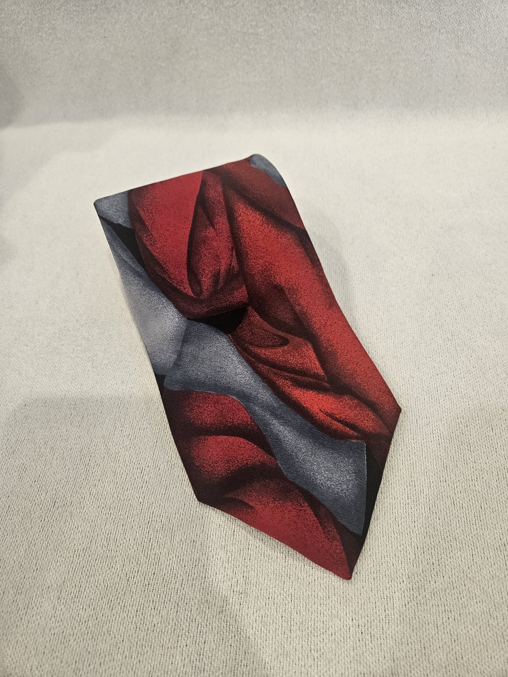 VTG Bugatti Men’s Necktie 100% Italian Silk Red Blue Abstract Geometric 90s - Picture 2 of 4